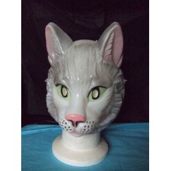 masque-de-chat-blanc-aux-yeux-verts