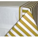 Nappe en papier gaufré noces d'or 137 cm x 259 cm