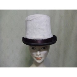 chapeau-cavalier-haut-de-forme-recouvert-de-peluche-blanche