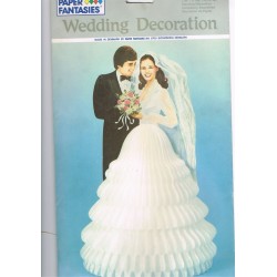 Couple de mariés tout sourire en papier alvéolé