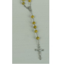 chapelet-jaune-marbre-avec-christ-et-vierge