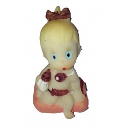 Figurine miniature 1 bébé fille assis sur un coussin rose