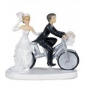 Figurine mariage Couple de mariés à vélo la mariée est à l'arrière