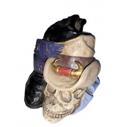 Figurine miniature petite tête de mort portant un casque anglais Bobby's