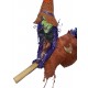Sorcière en toile de jute orange et raphia violet elle vole sur son balai en bois