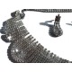 parure-en-strass-sur-couleur-argent-riviere