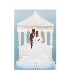 couple-de-maries-en-papier-alveole-sous-une-tonnelle