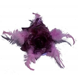 Fleur violet et rose en satin, dentelle et plumes, avec broche et élastique pour la maintenir