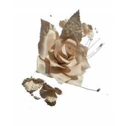 Fleur à coudre couleur champagne faite en beau satin épais avec petits satélite en forme de fleurs avec perles