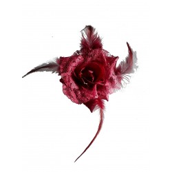 Fleur bordeaux et rose en satin, dentelle et plumes, avec broche et élastique pour la maintenir