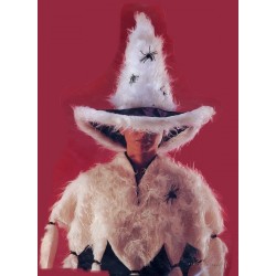 chapeau-de-sorciere-en-peluche-blanche